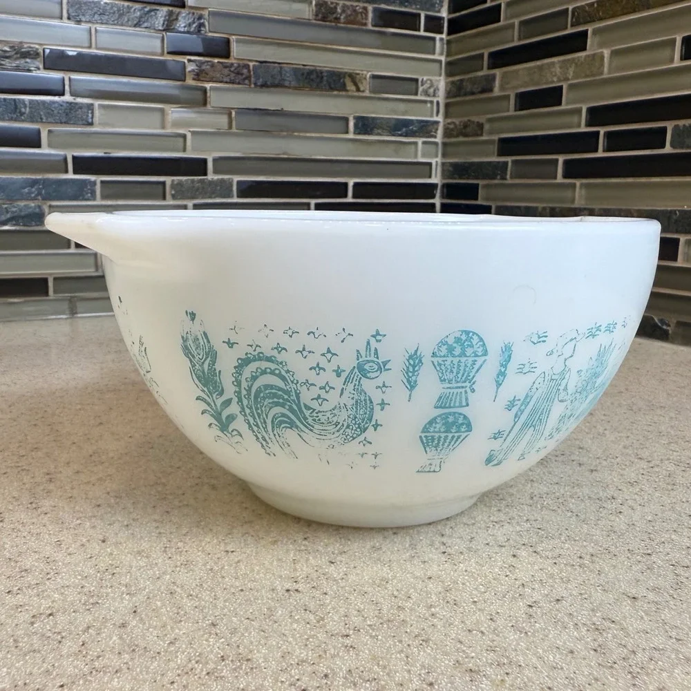 Vintage Pyrex 441 Butterprint Cinderella Mixing Bowl 1.5pt Turquoise White Amish